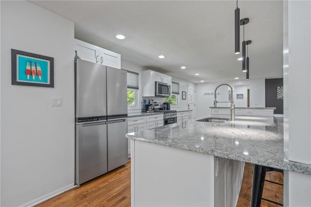 4916 W 78th Place, Prairie Village, KS 66208
