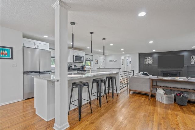 4916 W 78th Place, Prairie Village, KS 66208