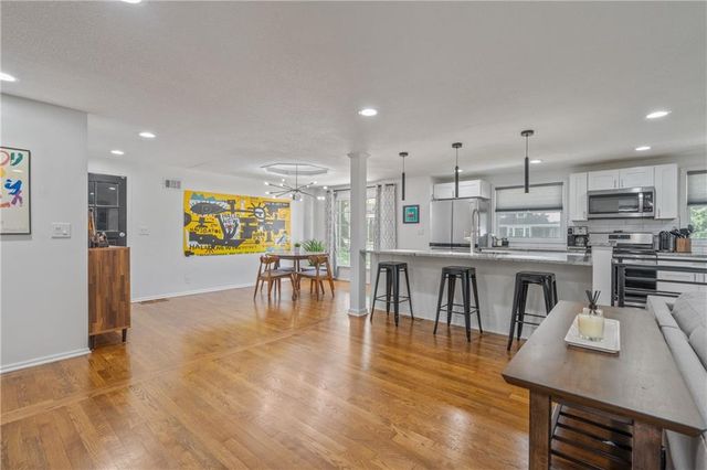 4916 W 78th Place, Prairie Village, KS 66208