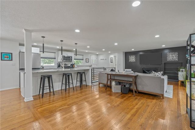 4916 W 78th Place, Prairie Village, KS 66208