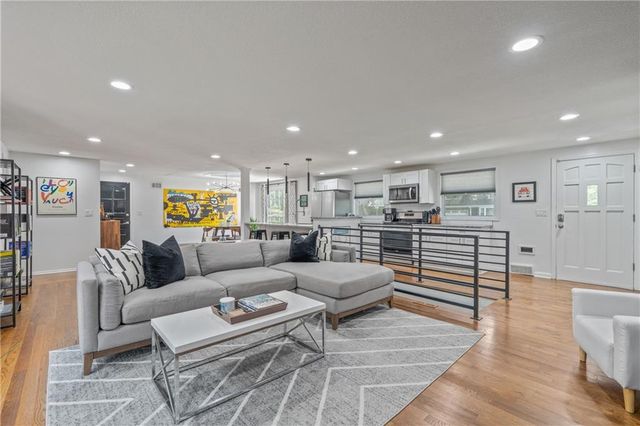 4916 W 78th Place, Prairie Village, KS 66208
