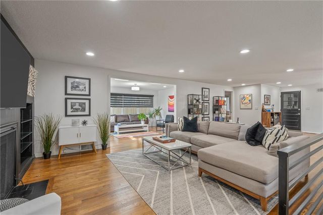 4916 W 78th Place, Prairie Village, KS 66208