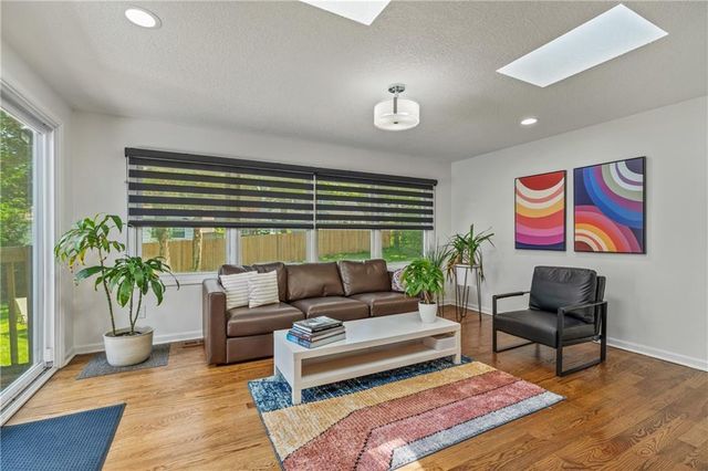 4916 W 78th Place, Prairie Village, KS 66208