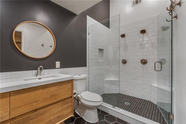 4916 W 78th Place, Prairie Village, KS 66208