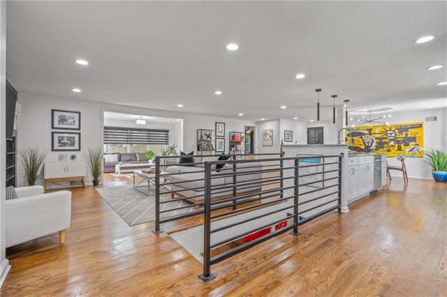 4916 W 78th Place, Prairie Village, KS 66208