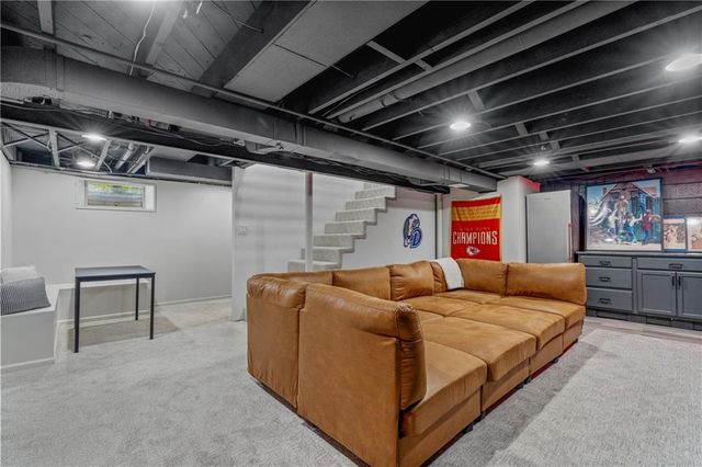 4916 W 78th Place, Prairie Village, KS 66208