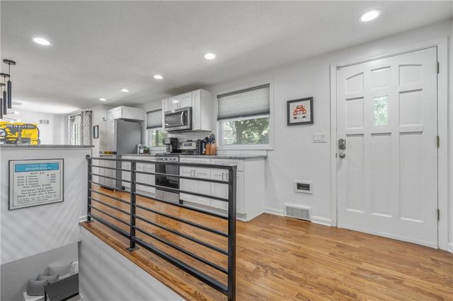 4916 W 78th Place, Prairie Village, KS 66208