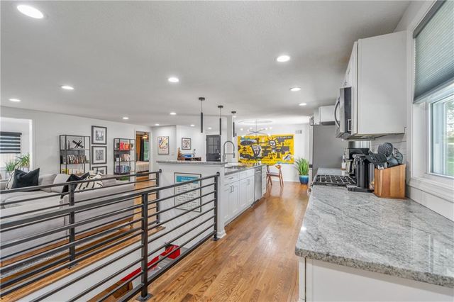 4916 W 78th Place, Prairie Village, KS 66208