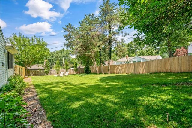 4916 W 78th Place, Prairie Village, KS 66208