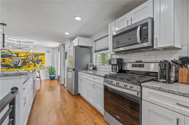 4916 W 78th Place, Prairie Village, KS 66208