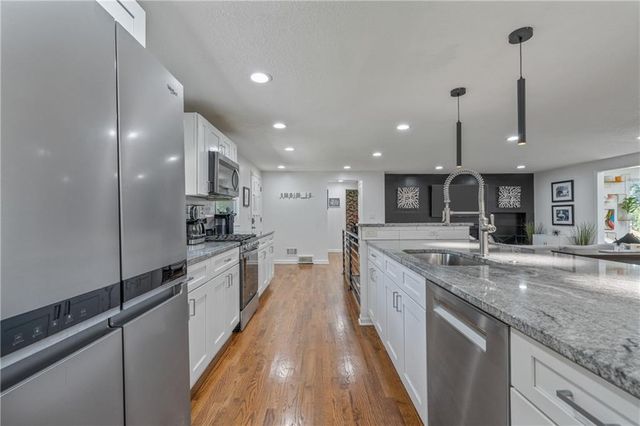 4916 W 78th Place, Prairie Village, KS 66208