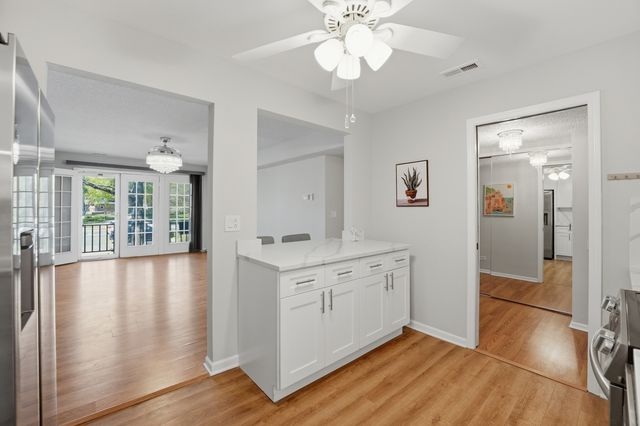 520 Biesterfield Road 119f, Elk Grove Village, IL 60007