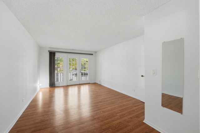 520 Biesterfield Road 119f, Elk Grove Village, IL 60007