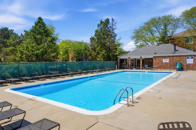 520 Biesterfield Road 119f, Elk Grove Village, IL 60007