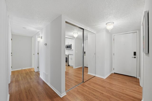 520 Biesterfield Road 119f, Elk Grove Village, IL 60007
