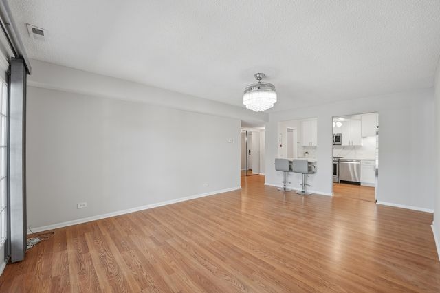 520 Biesterfield Road 119f, Elk Grove Village, IL 60007