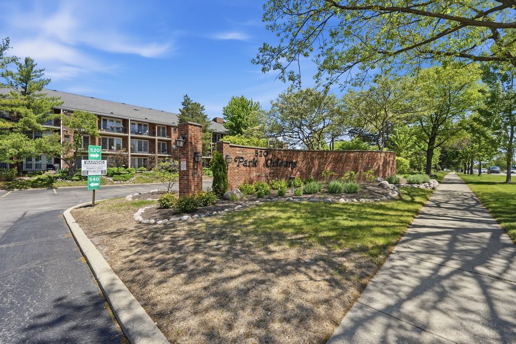 520 Biesterfield Road 119f, Elk Grove Village, IL 60007
