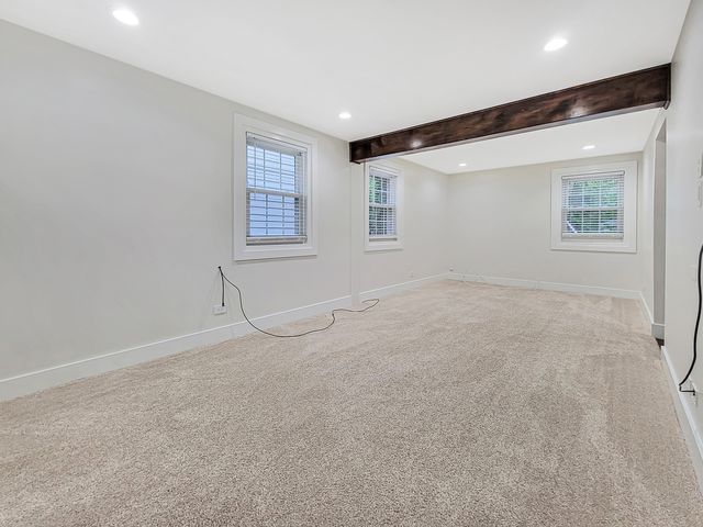 401 S 4th Avenue, Libertyville, IL 60048