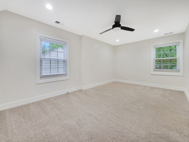 401 S 4th Avenue, Libertyville, IL 60048