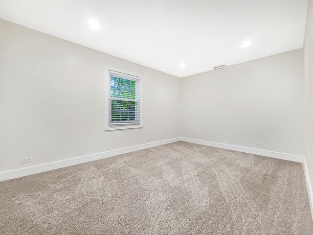 401 S 4th Avenue, Libertyville, IL 60048