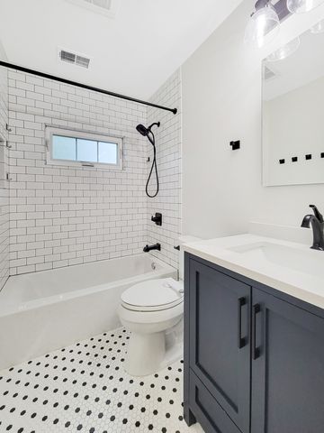 401 S 4th Avenue, Libertyville, IL 60048