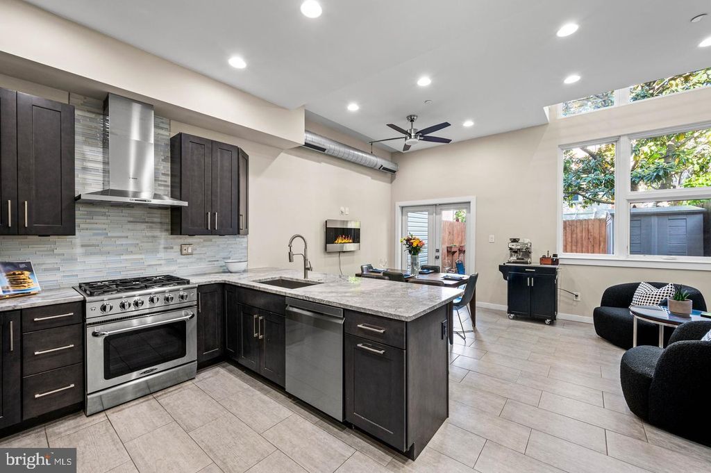965 N RANDOLPH ST, PHILADELPHIA, PA 19123 — photo 3
