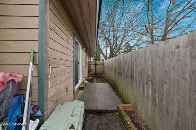 126 E Willow Tree LN, Hayden, ID 83835