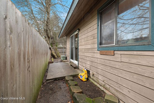 126 E Willow Tree LN, Hayden, ID 83835