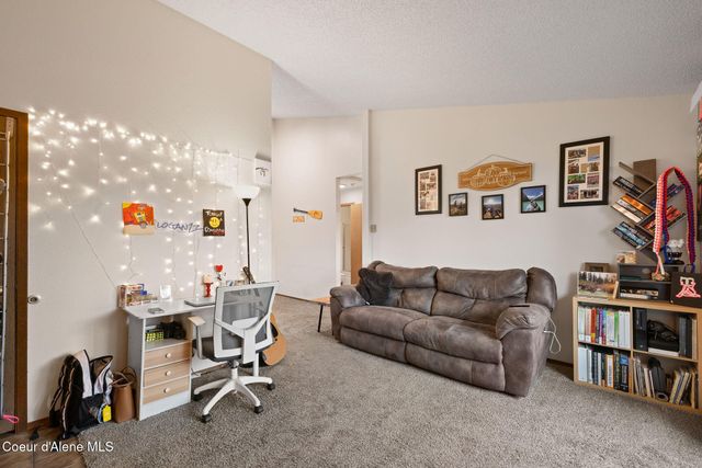 126 E Willow Tree LN, Hayden, ID 83835