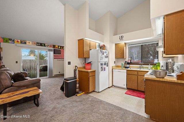 126 E Willow Tree LN, Hayden, ID 83835