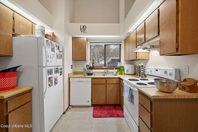 126 E Willow Tree LN, Hayden, ID 83835