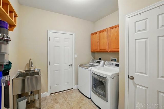 10041 Meadow Woods Lane, Washington Twp, OH 45458