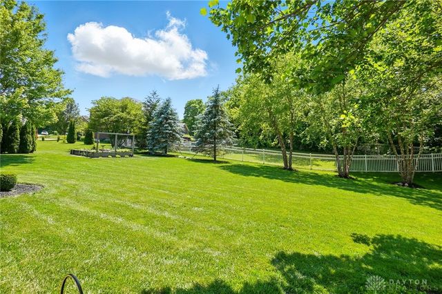 10041 Meadow Woods Lane, Washington Twp, OH 45458