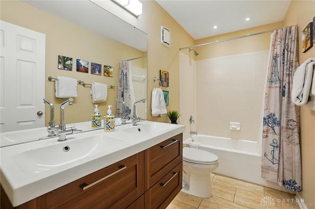 10041 Meadow Woods Lane, Washington Twp, OH 45458