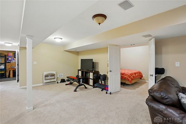 10041 Meadow Woods Lane, Washington Twp, OH 45458