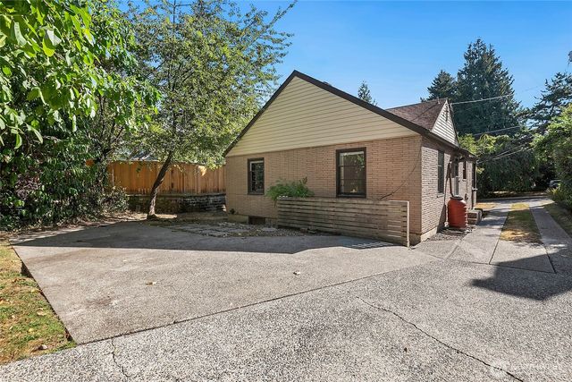 4515 49th Avenue S, Seattle, WA 98118