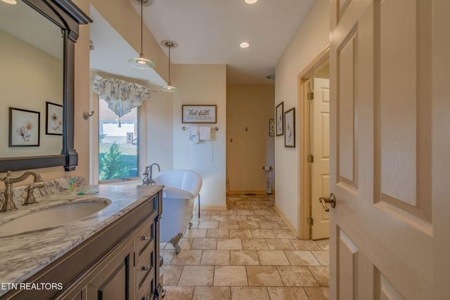 458 Maggie Mack Lane, Sevierville, TN 37862