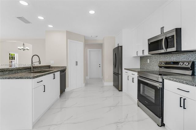 15834 SW 101st St, Miami, FL 33196