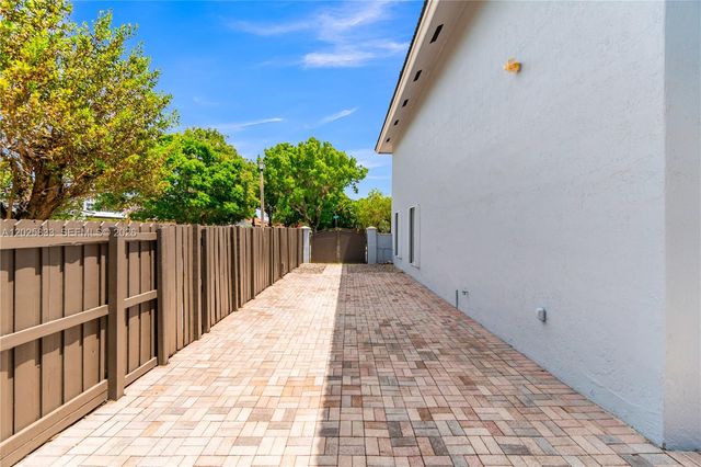 15834 SW 101st St, Miami, FL 33196