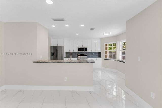 15834 SW 101st St, Miami, FL 33196