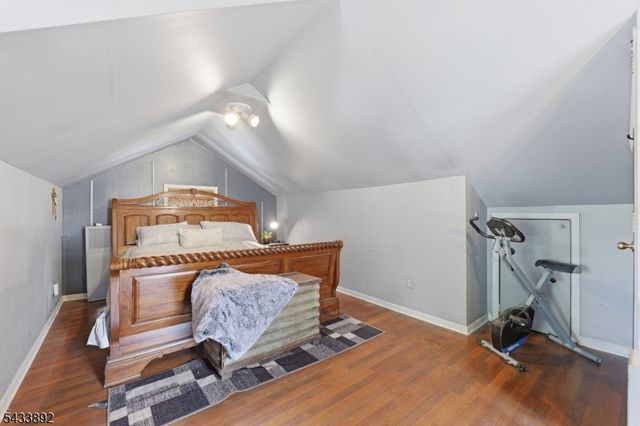 65 Carteret St, Bloomfield Twp., NJ 07003