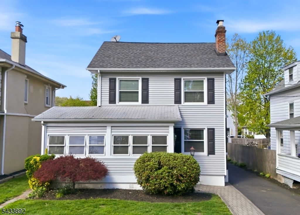 65 Carteret St, Bloomfield Twp., NJ 07003