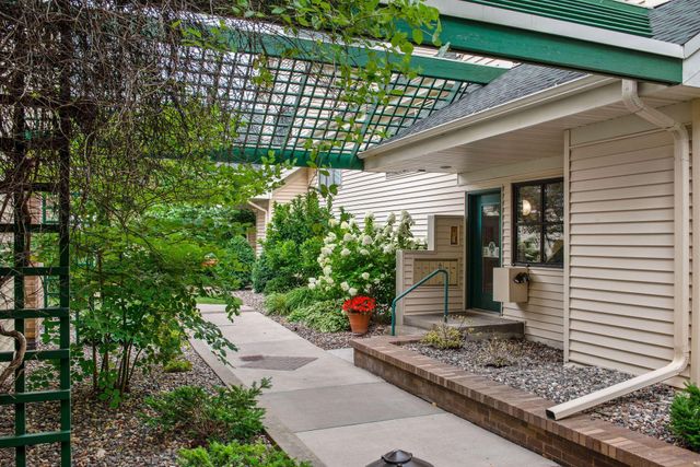 7635 Edinborough Way 5105, Edina, MN 55435