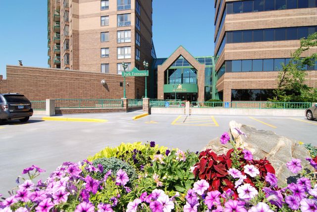 7635 Edinborough Way 5105, Edina, MN 55435