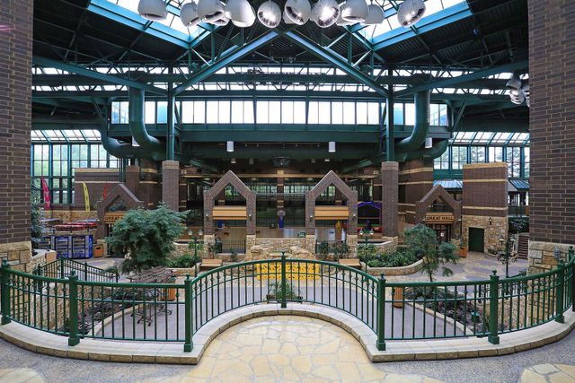 7635 Edinborough Way 5105, Edina, MN 55435