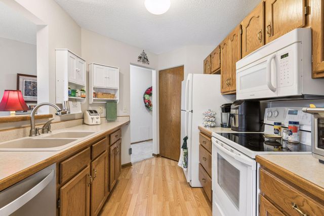 7635 Edinborough Way 5105, Edina, MN 55435