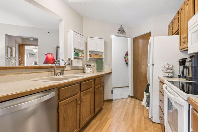 7635 Edinborough Way 5105, Edina, MN 55435