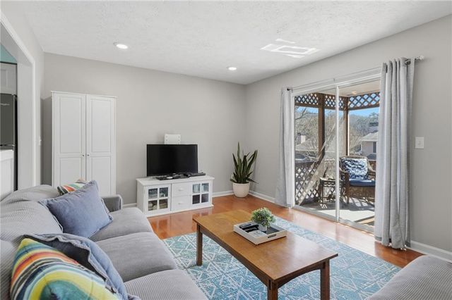 270 Quail Run, Roswell, GA 30076