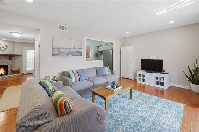 270 Quail Run, Roswell, GA 30076