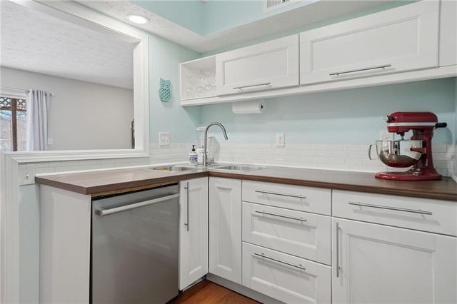 270 Quail Run, Roswell, GA 30076
